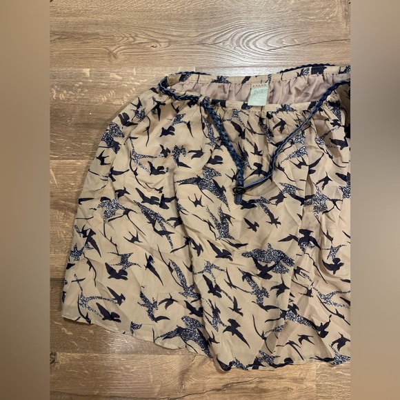 Modbe tan skirt with navy blue birds, size Xl - Picture 2 of 6